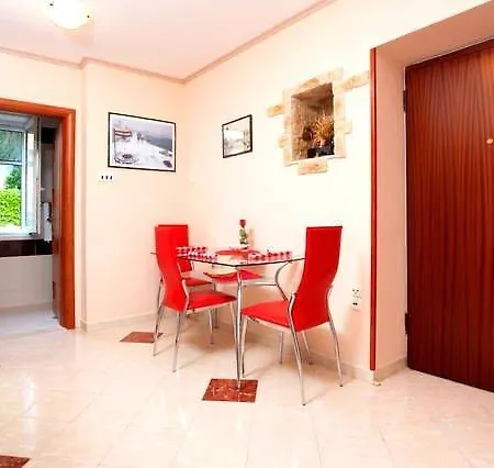 Apartman Lucy *