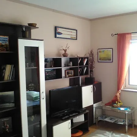 Lucy Apartment *
